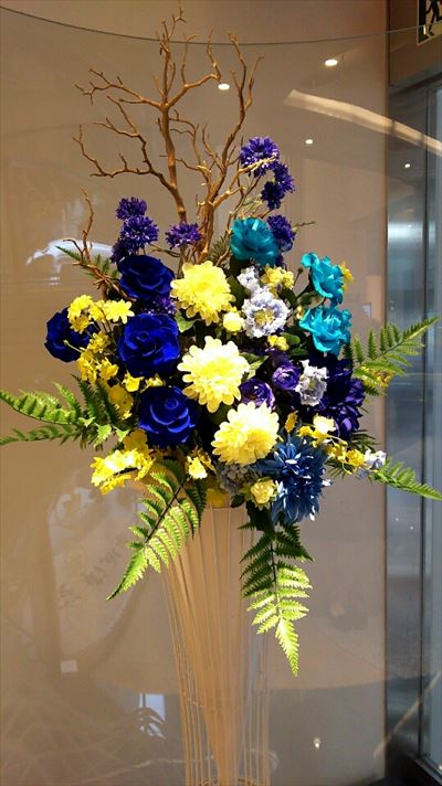 夏のお花で皆様をお迎えいたします