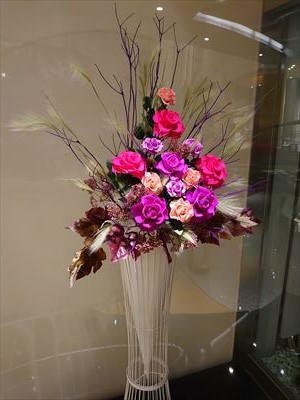 秋のお花で皆様をお迎えいたします