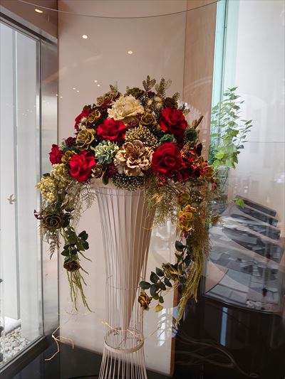 冬のお花でお迎え致します